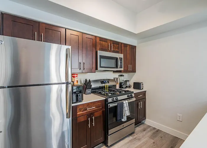 Near Asu & Diablo Stadium Pool Gym Parking Wd * Tempe